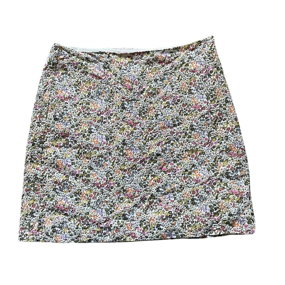 Loft Womens/Teen Floral Mini Skirt Size 6 Petite Floral white lace 3D design